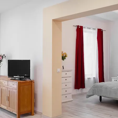 Loft Con Encanto En El Corazon Historico De Apartment Peralada